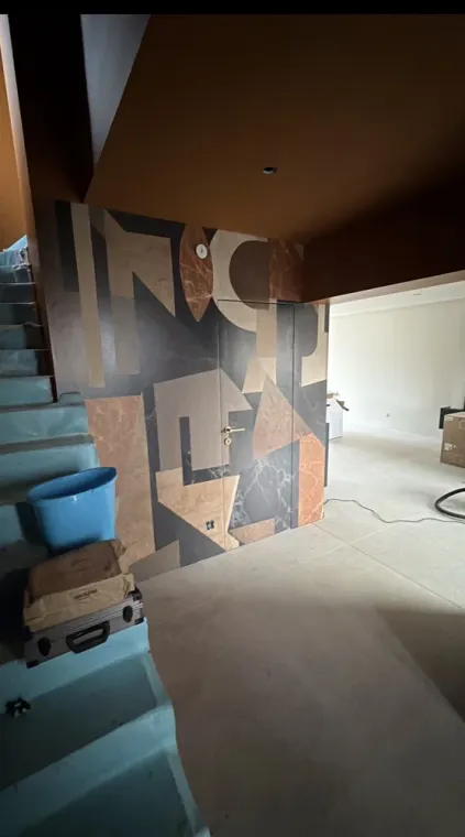 Pause tapisserie et peinture plafond dans une échoppe bordelaise, Bordeaux, Couleurs d'Aquitaine